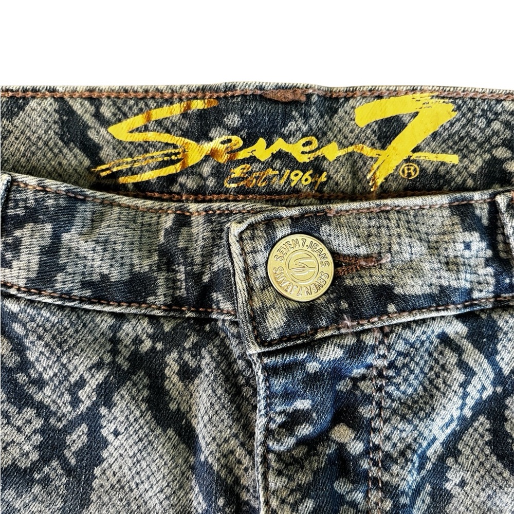 Seven7 Snake Print Raw Hem Jean Short Size 10 Women’s - Picture 6 of 7